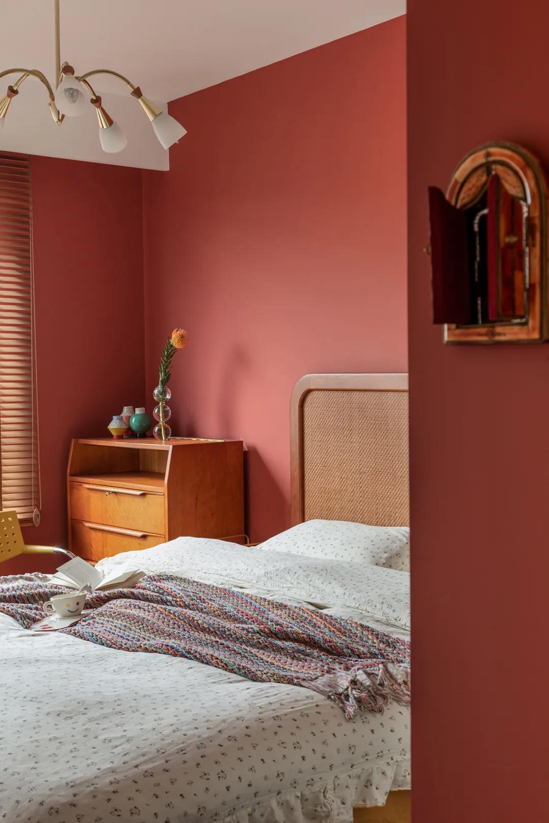 時髦精家裝日記丨“國潮”朱砂色臥室美出圈~	