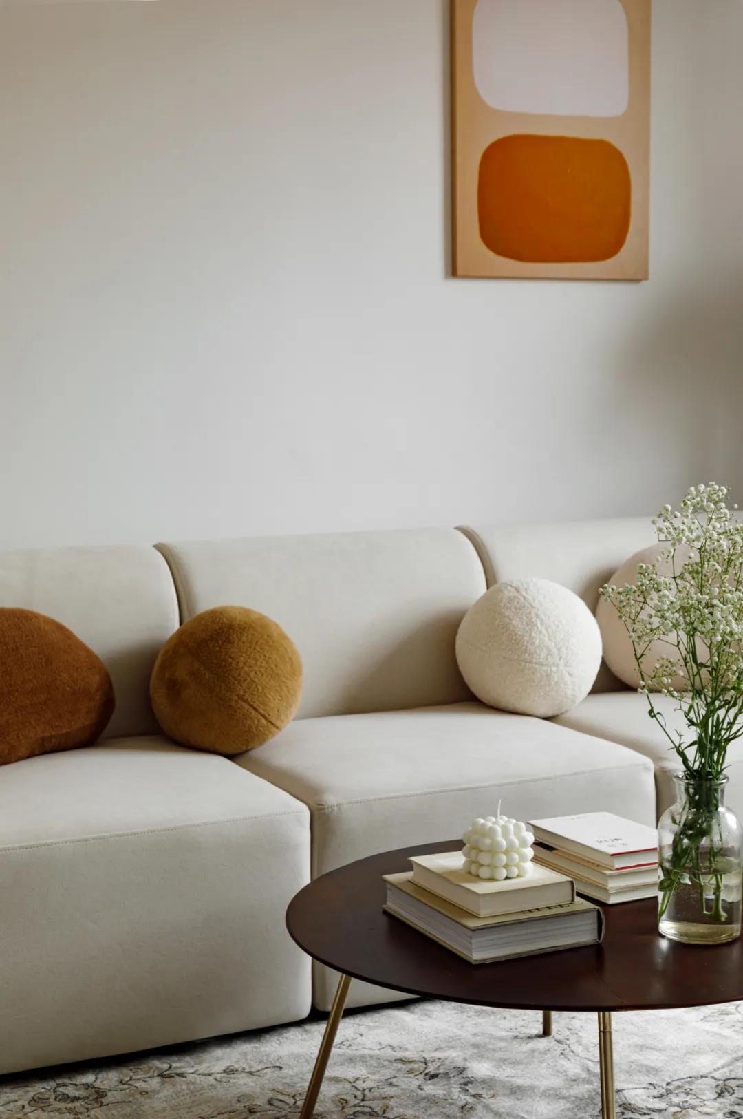 她家小復式把壁龕玩明白了，樓梯也能收納力滿分！	