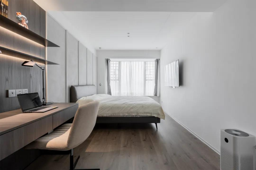 高級感大平層：飄窗別打通了！他家神奇改造多一室