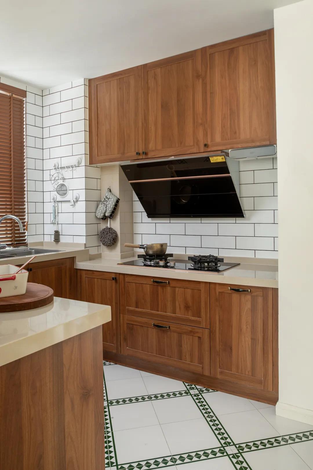 時髦精家裝日記丨“國潮”朱砂色臥室美出圈~	