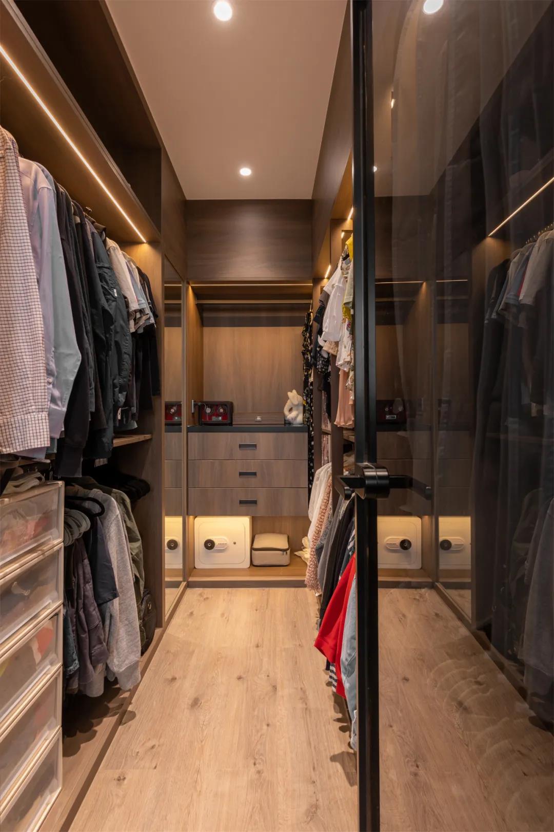 高級感大平層：飄窗別打通了！他家神奇改造多一室