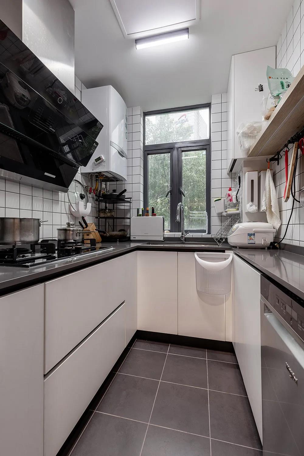 她家兒童房上床下桌+黑板墻，書房更有“小木屋”~