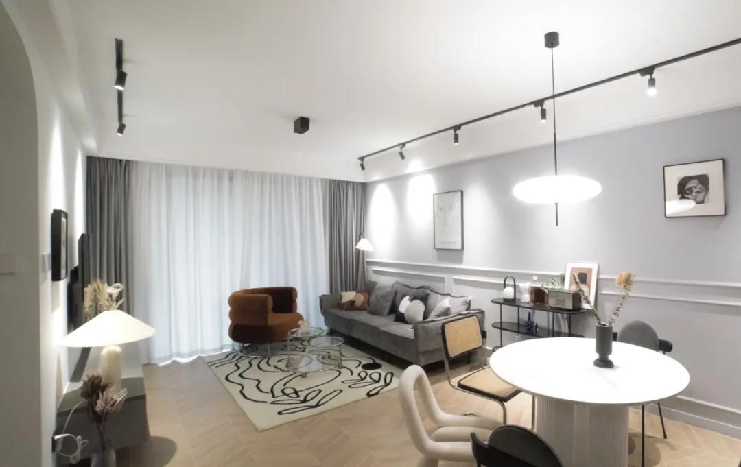 小一居改成「五臟俱全」復古套房，2喵1汪樂不思蜀~	