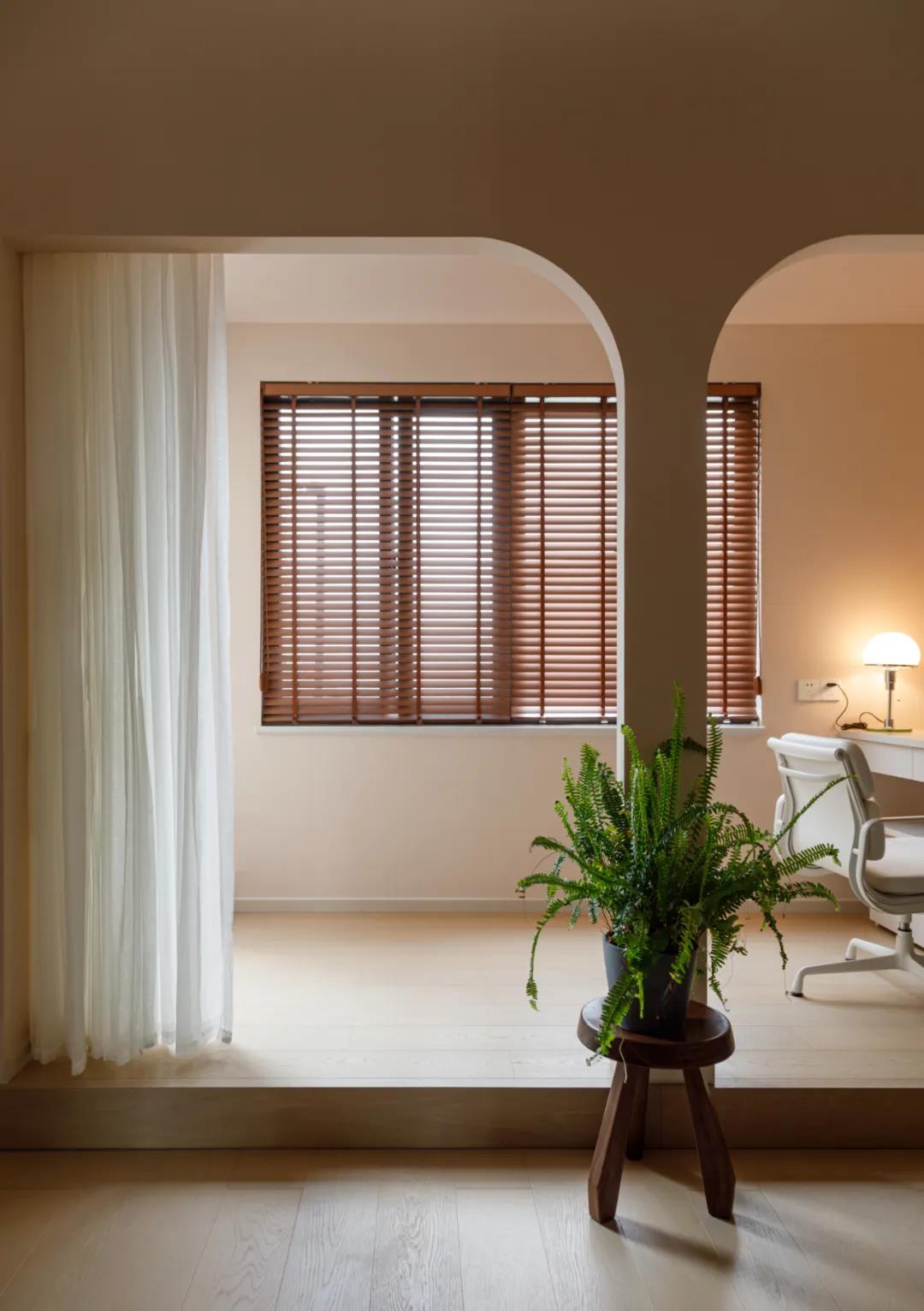 她家小復式把壁龕玩明白了，樓梯也能收納力滿分！	