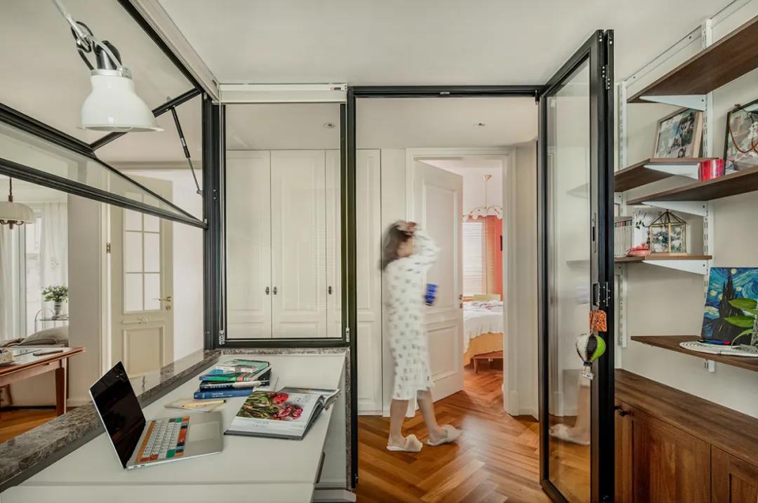 時髦精家裝日記丨“國潮”朱砂色臥室美出圈~	