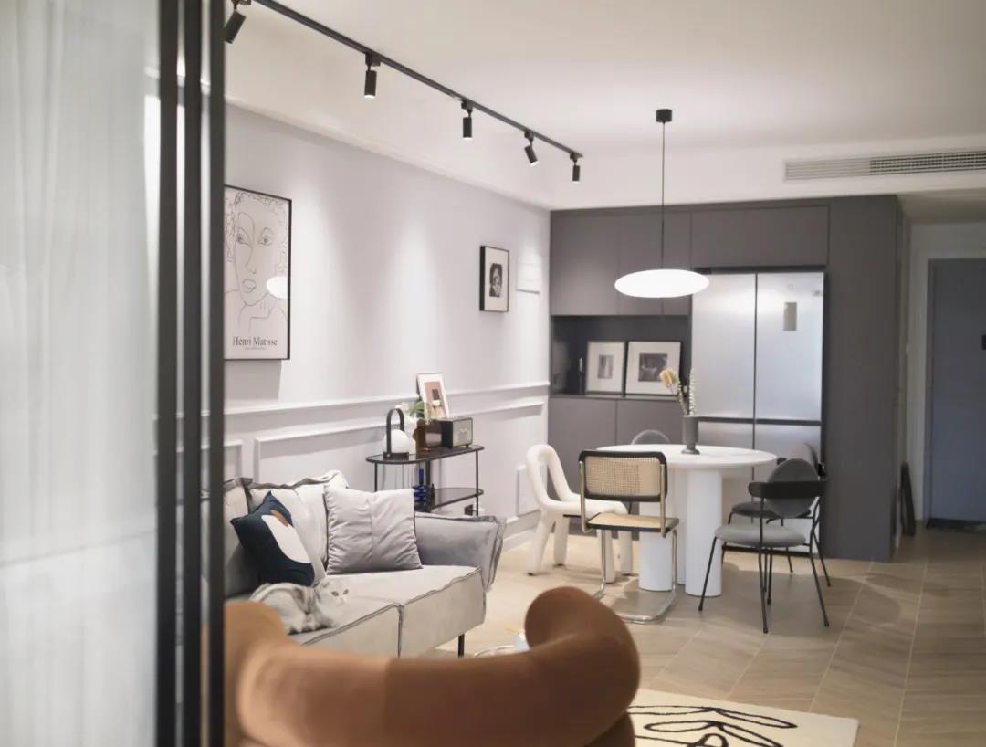 小一居改成「五臟俱全」復古套房，2喵1汪樂不思蜀~	