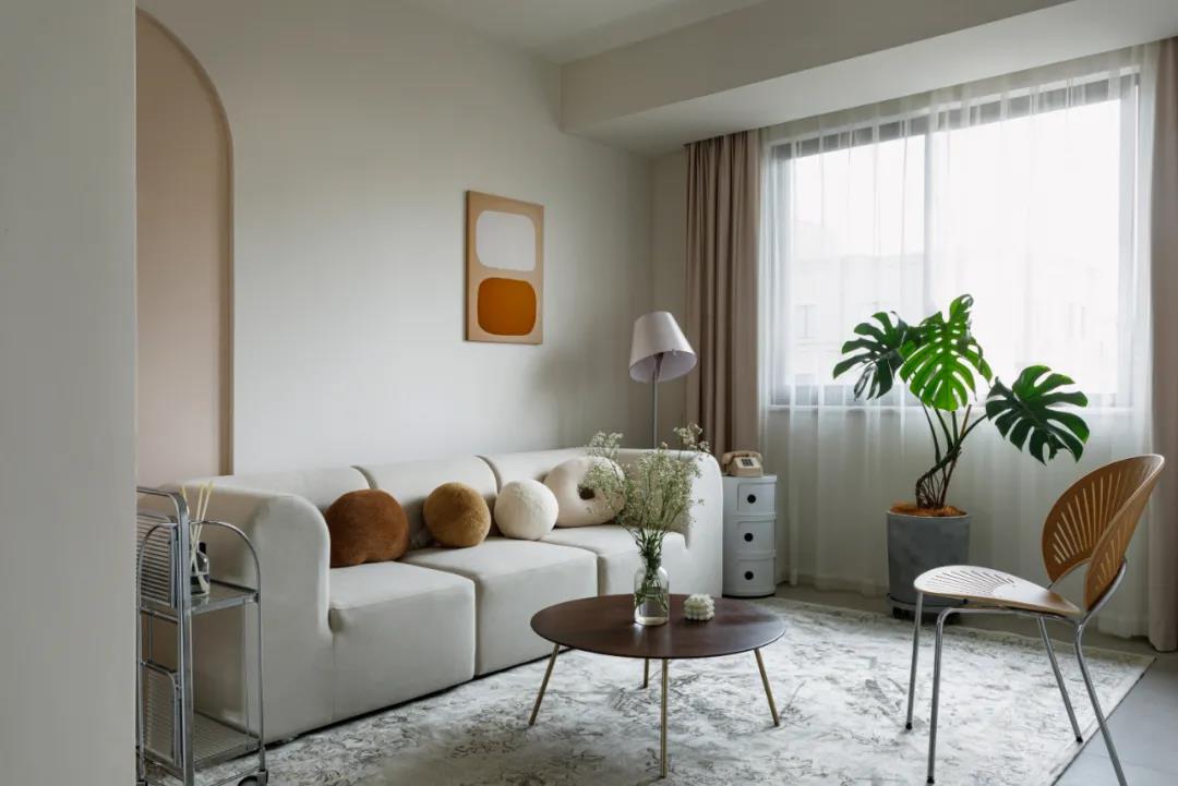 她家小復式把壁龕玩明白了，樓梯也能收納力滿分！	