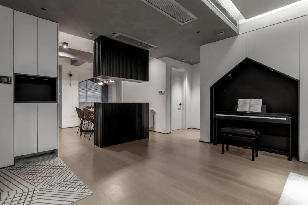 她家兒童房上床下桌+黑板墻，書房更有“小木屋”~