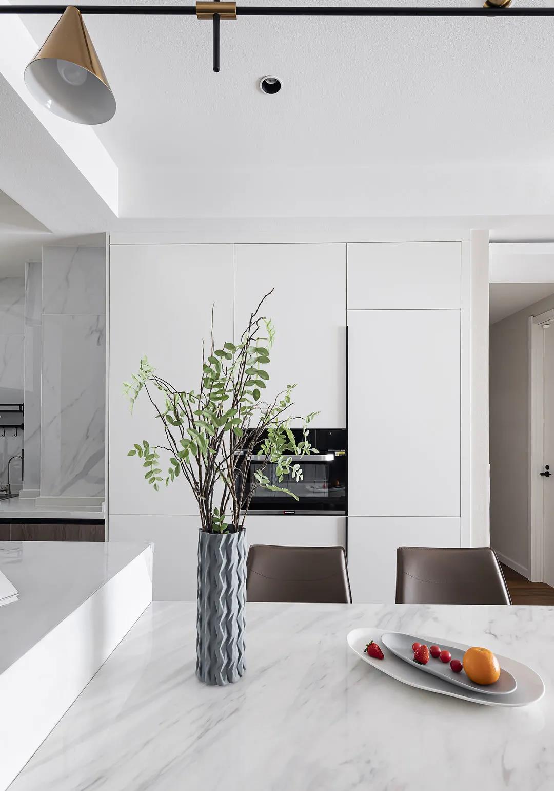 她家「LDK&開放廚房&走廊衣帽間」功能主義發(fā)揮極致~	