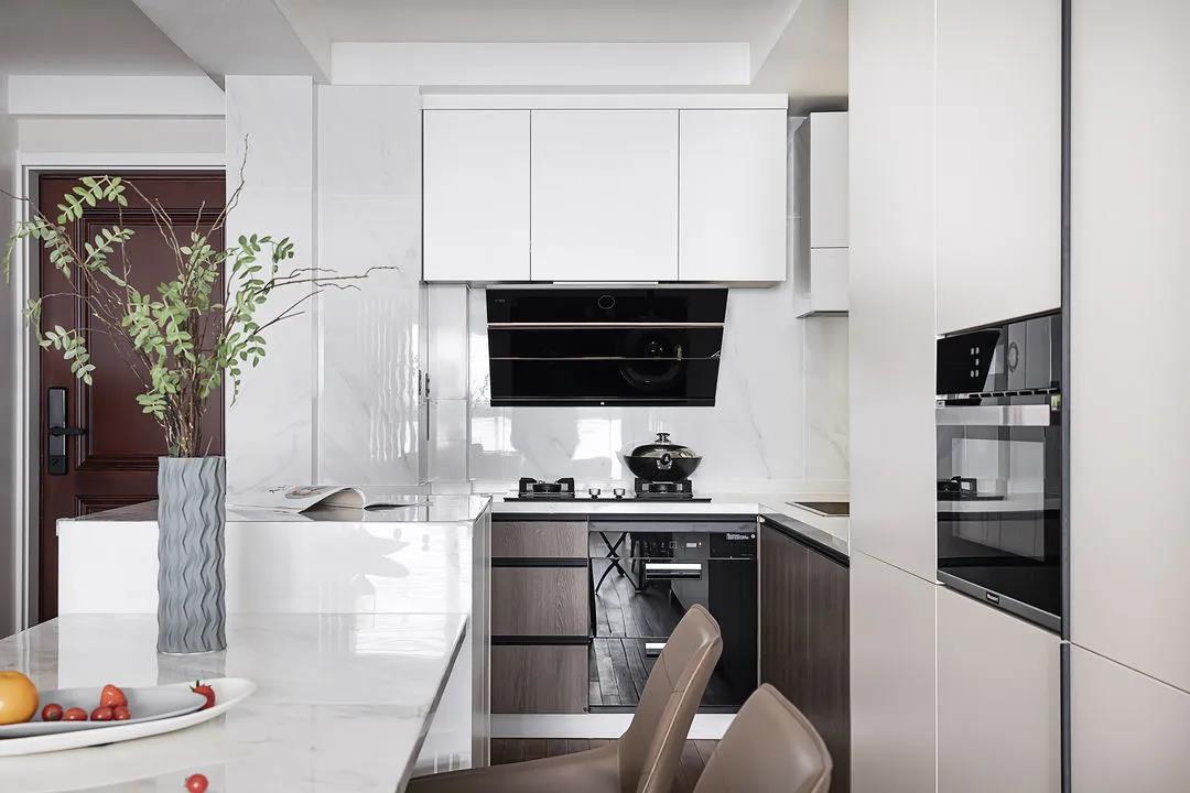 她家「LDK&開放廚房&走廊衣帽間」功能主義發(fā)揮極致~	