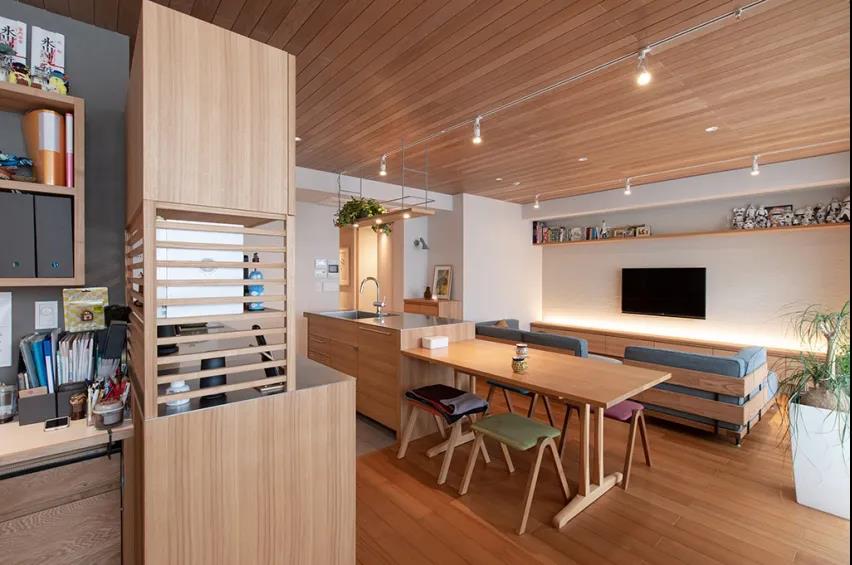 她家和風80㎡「元宇宙兒童房」上床下柜，墻上還開洞？