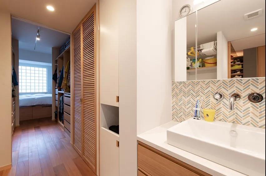 她家和風80㎡「元宇宙兒童房」上床下柜，墻上還開洞？