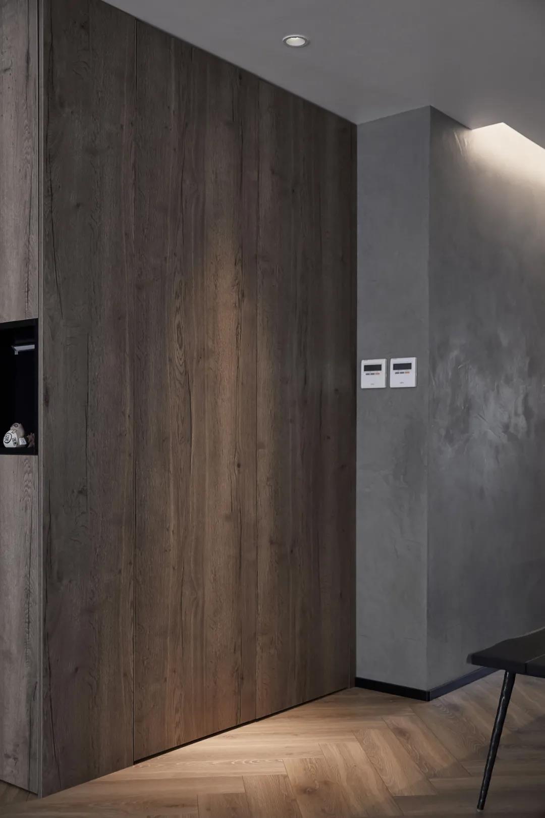 裝修也內卷？黑白+原木打造廣州120㎡電影里的高級感	