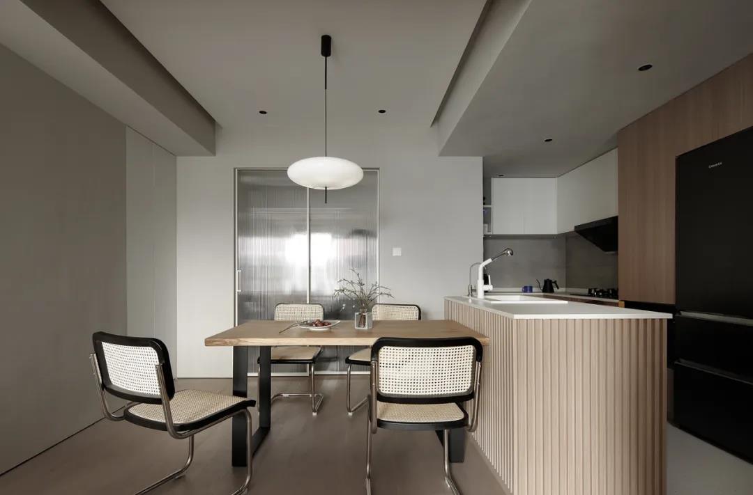 獨居房LV10玩家：112㎡客廳圖書館+露天浴室の詩意幸福