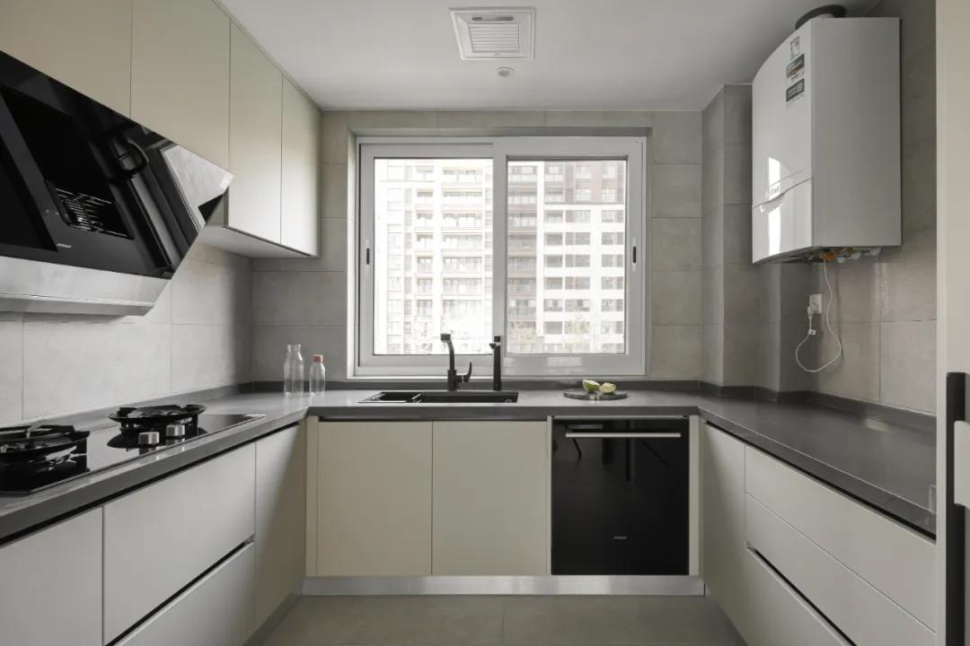 新時(shí)代夫妻的143㎡『黑白質(zhì)感家』，開(kāi)啟心動(dòng)模式~