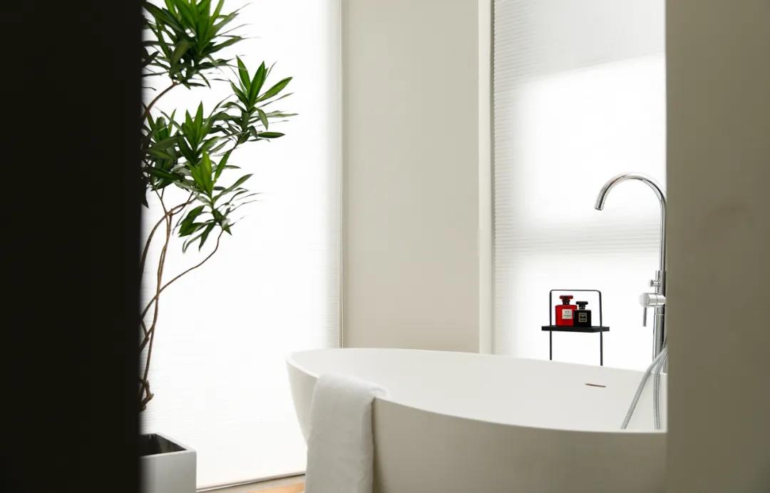 獨居房LV10玩家：112㎡客廳圖書館+露天浴室の詩意幸福