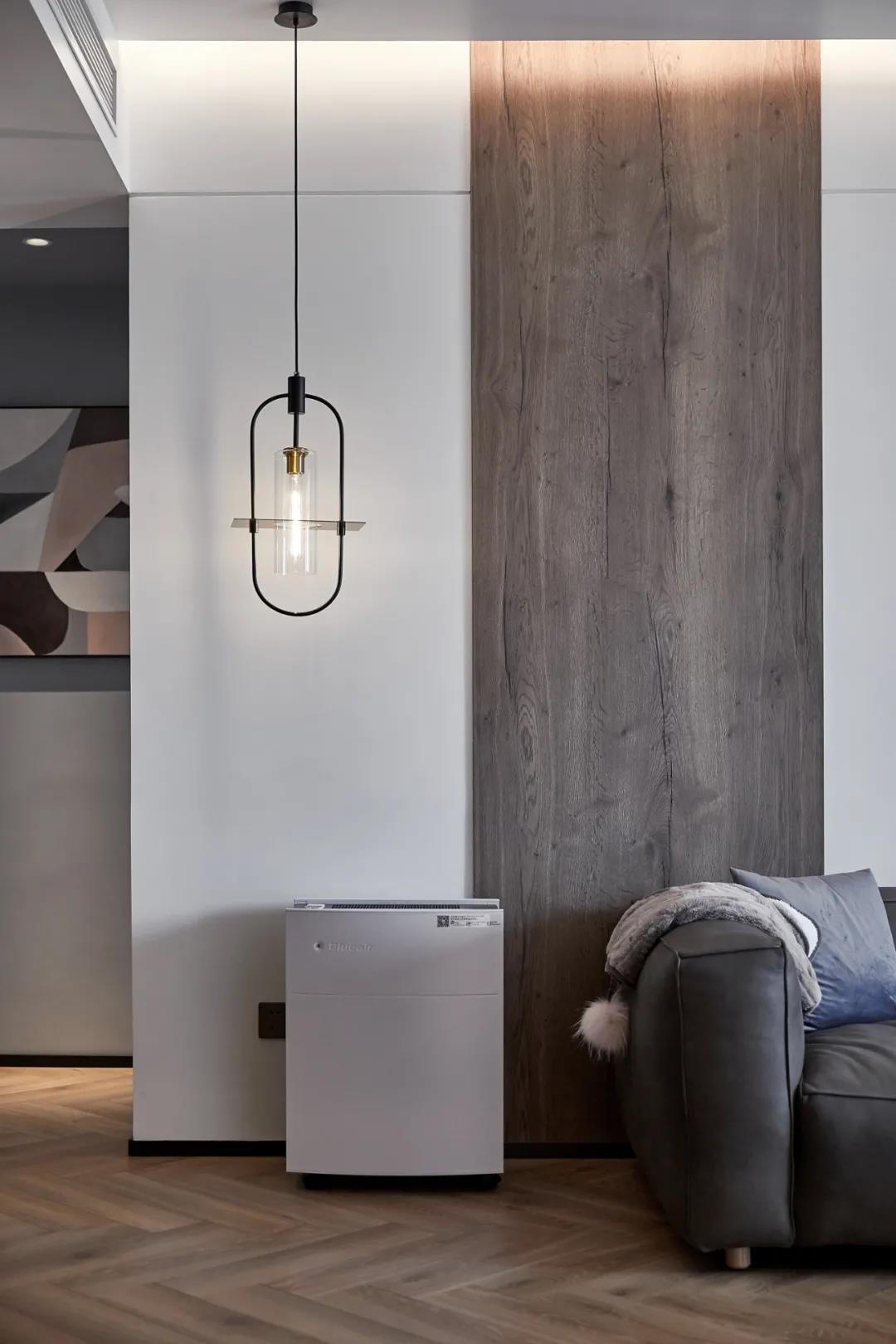 裝修也內卷？黑白+原木打造廣州120㎡電影里的高級感	