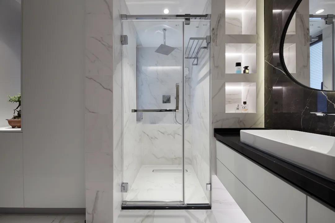 裝修也內卷？黑白+原木打造廣州120㎡電影里的高級感	