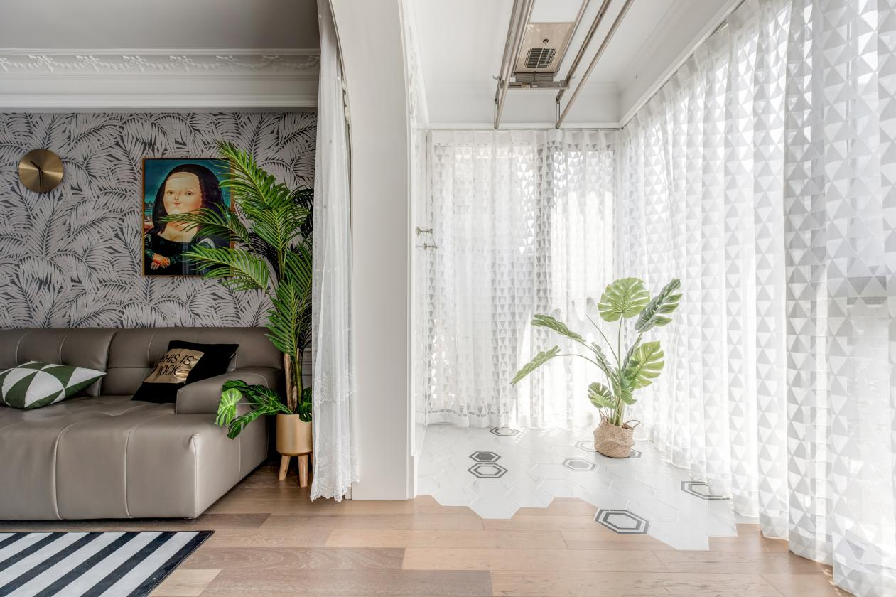 124㎡“色”的魅力，客廳墻變畫廊，留學夫妻的新婚房！	