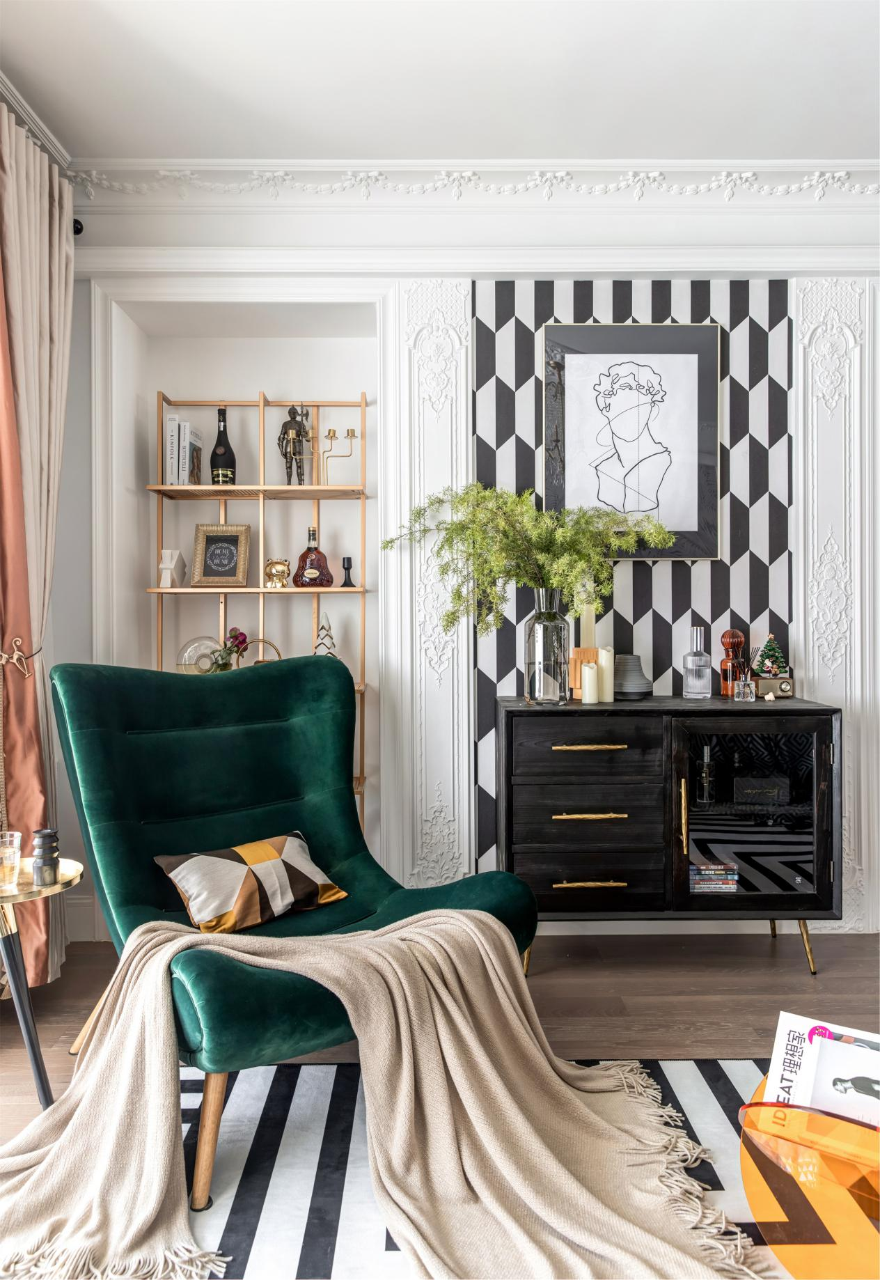 124㎡“色”的魅力，客廳墻變畫廊，留學夫妻的新婚房！	