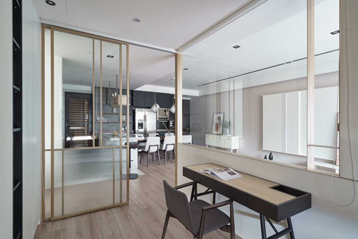 玻璃書房+豪華衣帽間，灑滿陽光的110㎡居家也像在度假