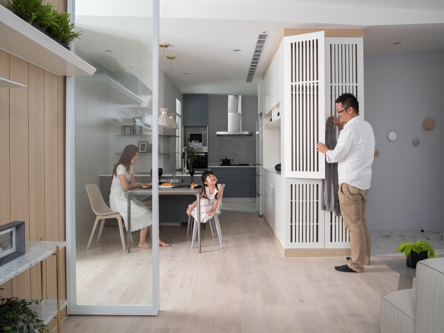 “既可獨處又可相融”廣州夫妻用愛滋養(yǎng)的130㎡極簡家