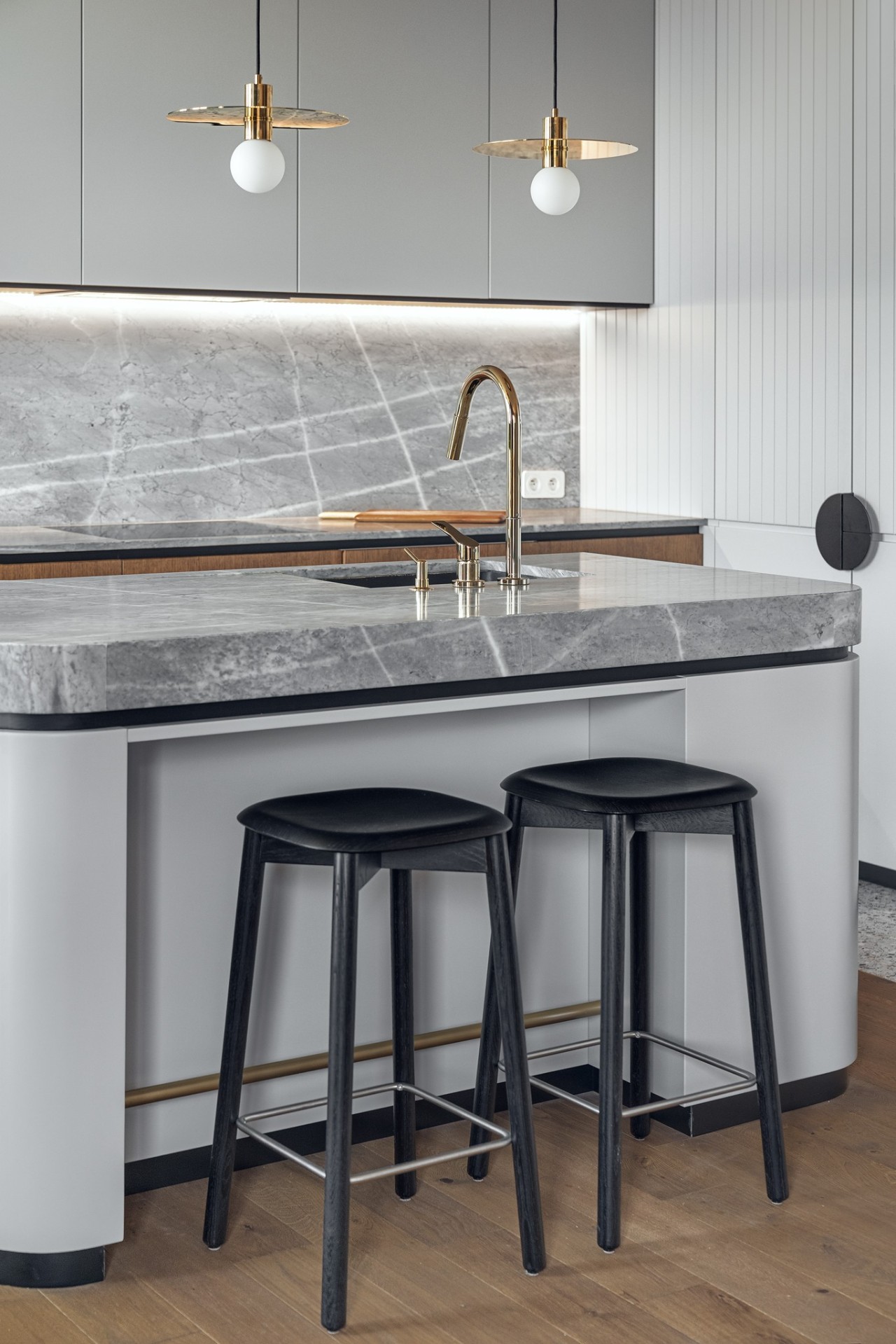 79㎡斜頂閣樓變身小型別墅，縱享音樂與酒的品質(zhì)生活