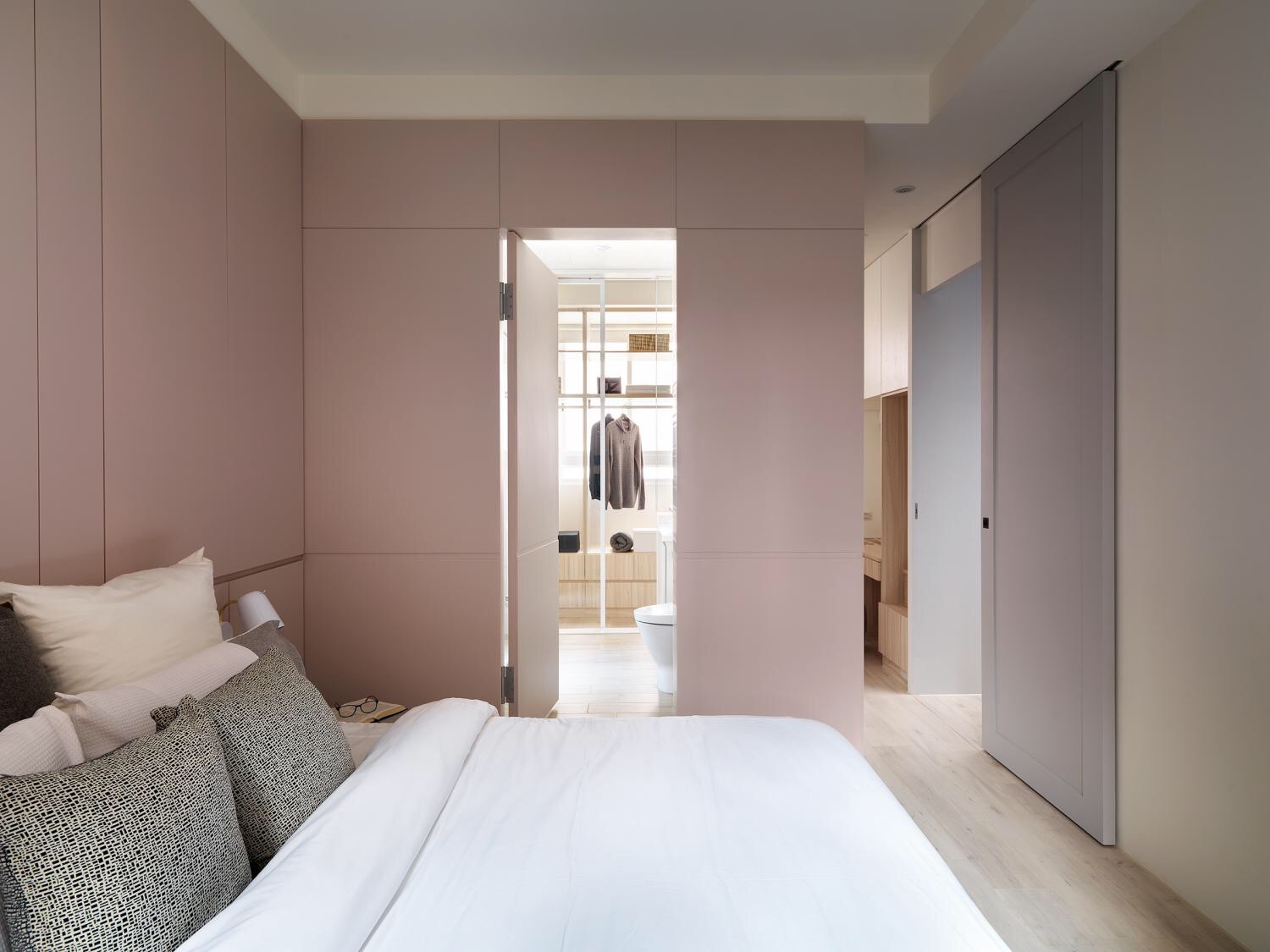 “既可獨處又可相融”廣州夫妻用愛滋養(yǎng)的130㎡極簡家