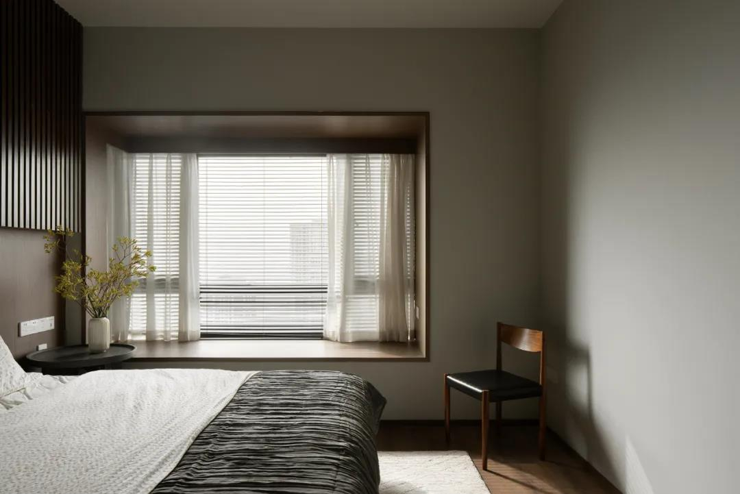 在鬧市中打造一處“靈魂靜地”，時(shí)尚海歸的110㎡獨(dú)居藝術(shù)