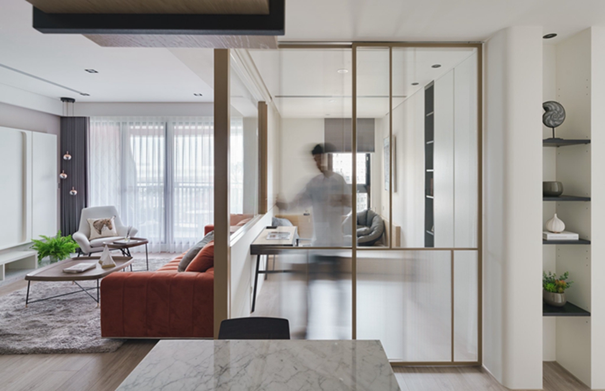 玻璃書房+豪華衣帽間，灑滿陽光的110㎡居家也像在度假