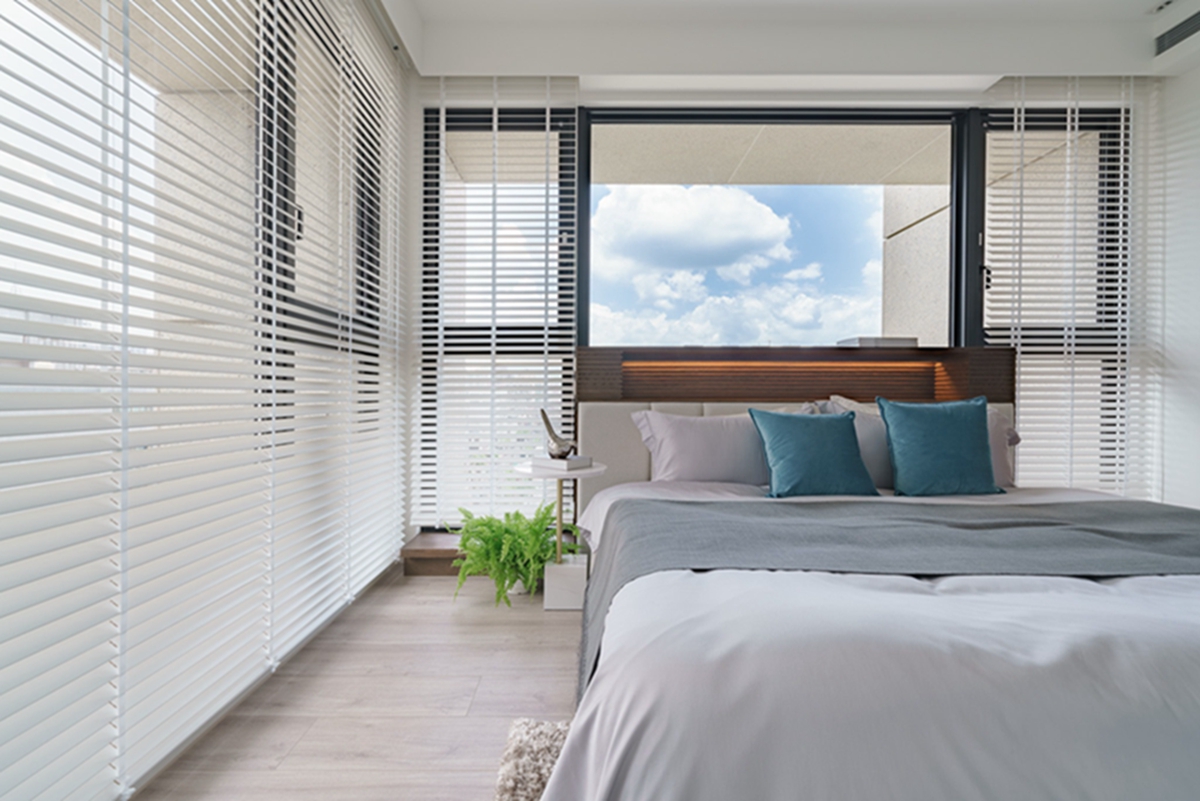 玻璃書房+豪華衣帽間，灑滿陽光的110㎡居家也像在度假