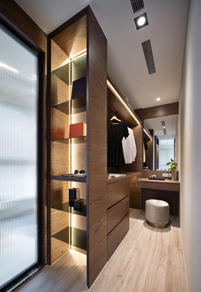 玻璃書房+豪華衣帽間，灑滿陽光的110㎡居家也像在度假