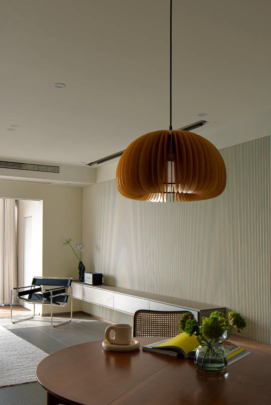 在鬧市中打造一處“靈魂靜地”，時(shí)尚海歸的110㎡獨(dú)居藝術(shù)