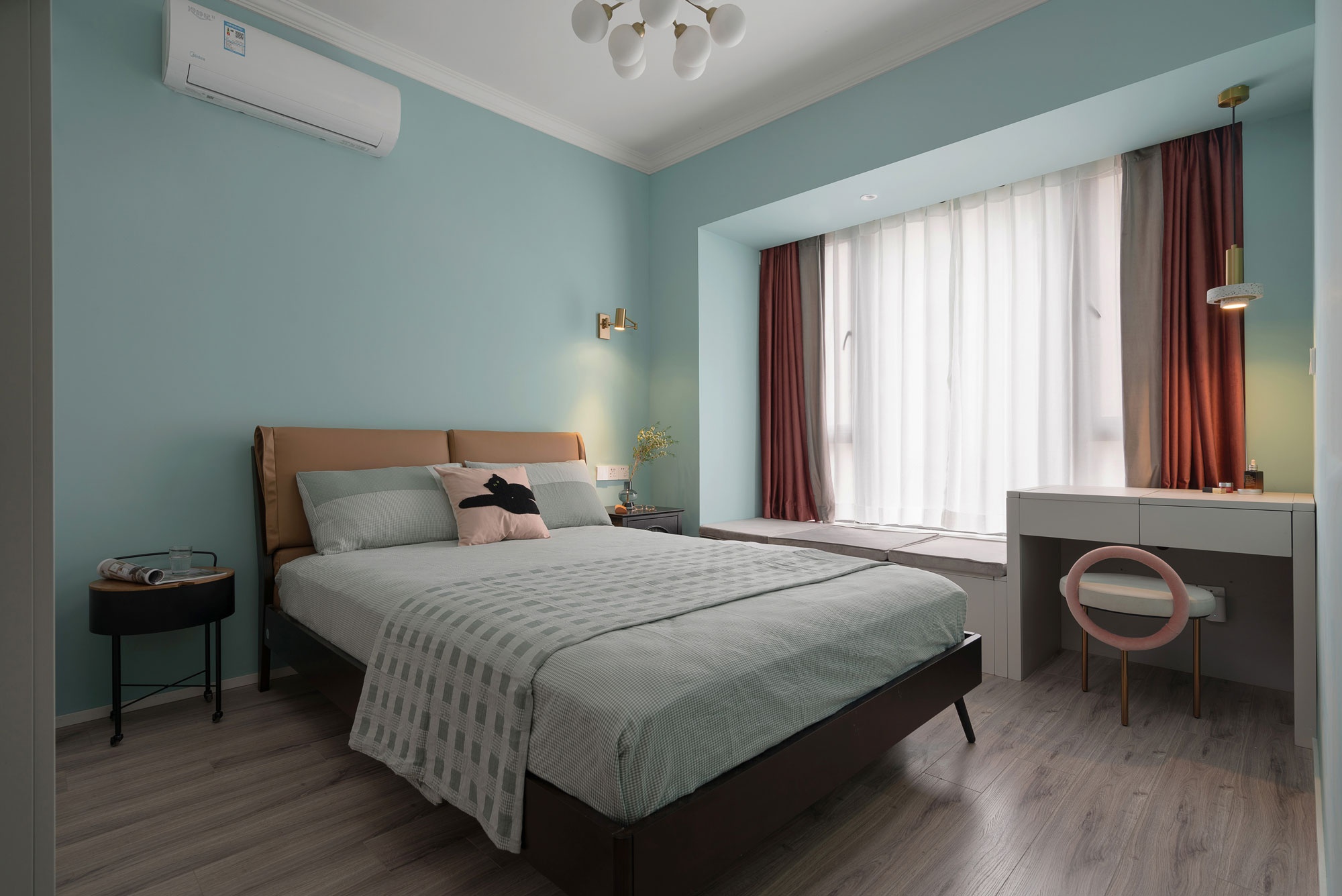 北京86㎡小兩居親子宅，DIY背景墻變身超豪華貓爬架~