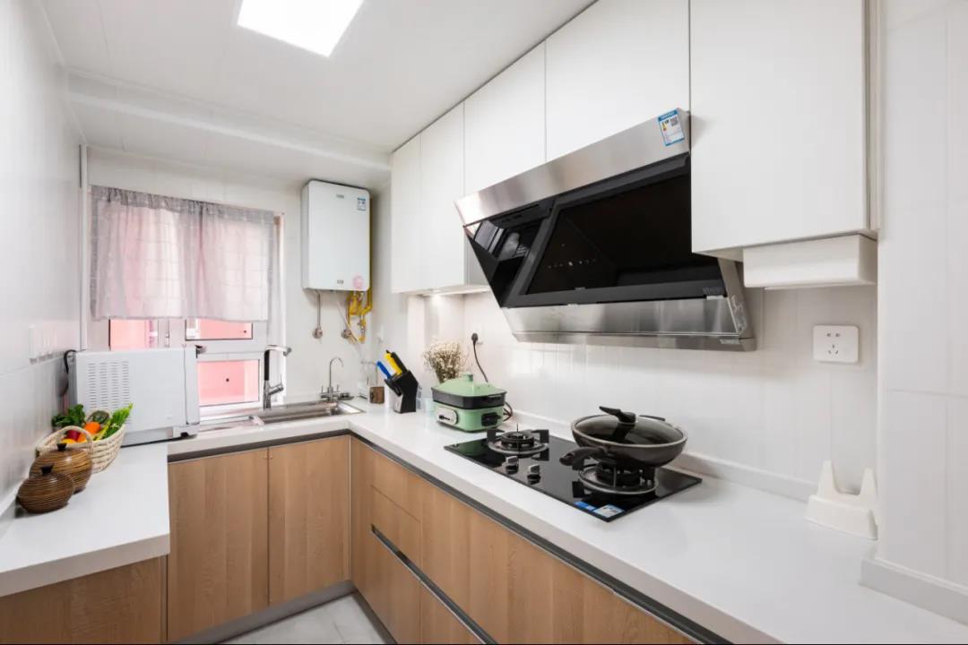 老房沒(méi)廳？80㎡三居變兩居，生活、會(huì)客、休閑面面俱到！