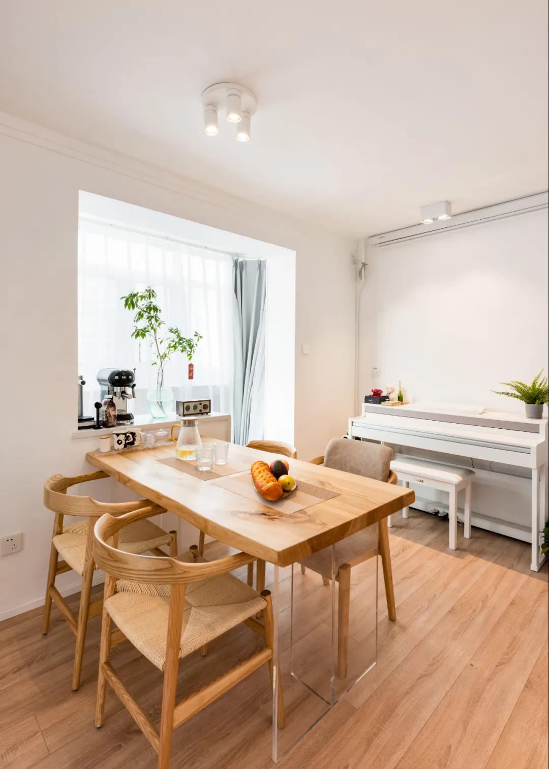 老房沒(méi)廳？80㎡三居變兩居，生活、會(huì)客、休閑面面俱到！