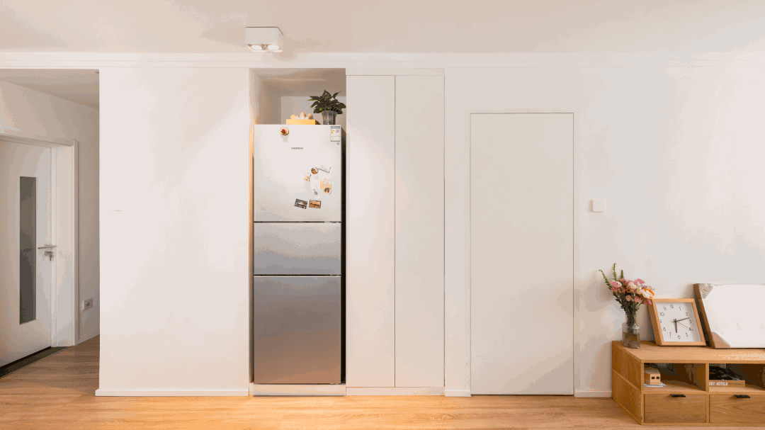 老房沒(méi)廳？80㎡三居變兩居，生活、會(huì)客、休閑面面俱到！