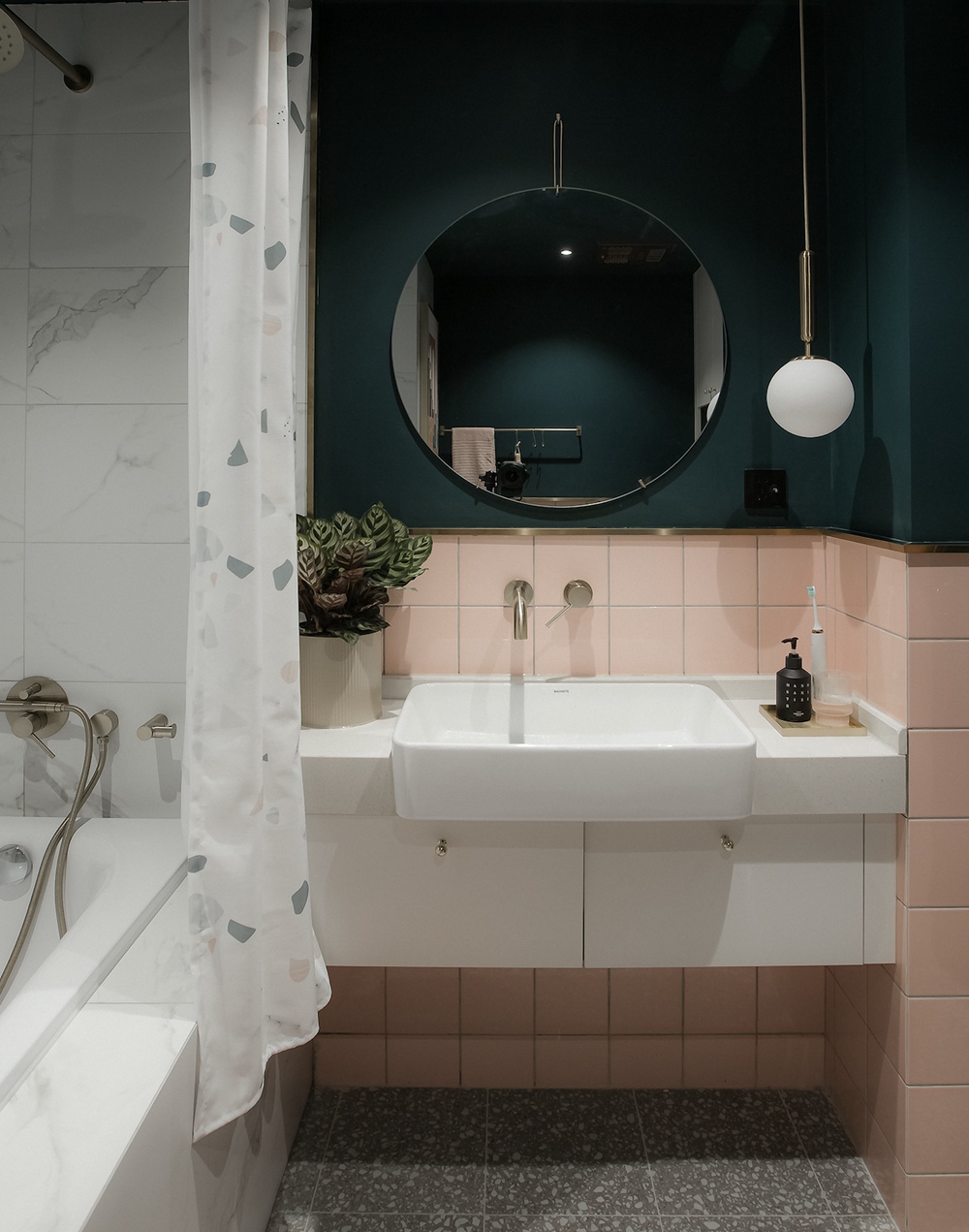 設計師的85㎡『孟菲斯宅』，過道吧臺+酒柜，審美太高級！