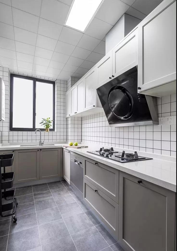 135㎡不按常理出牌，書桌竟成軟隔斷，盡顯大宅格調！