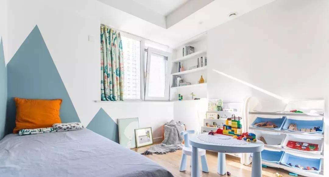 陽臺封進廚房，客廳多出一居，鄰居進門都傻眼了！