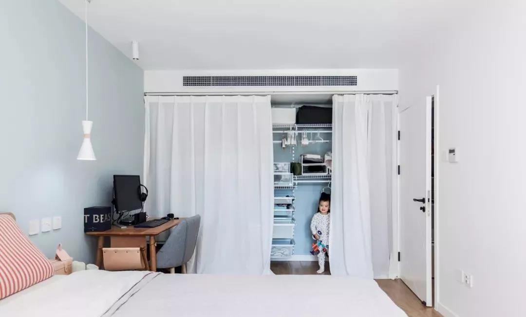 陽臺封進廚房，客廳多出一居，鄰居進門都傻眼了！