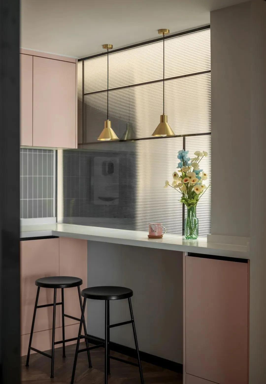 魔都131㎡二手房神級改造，陽臺變廚房，鄰居直呼太會了！