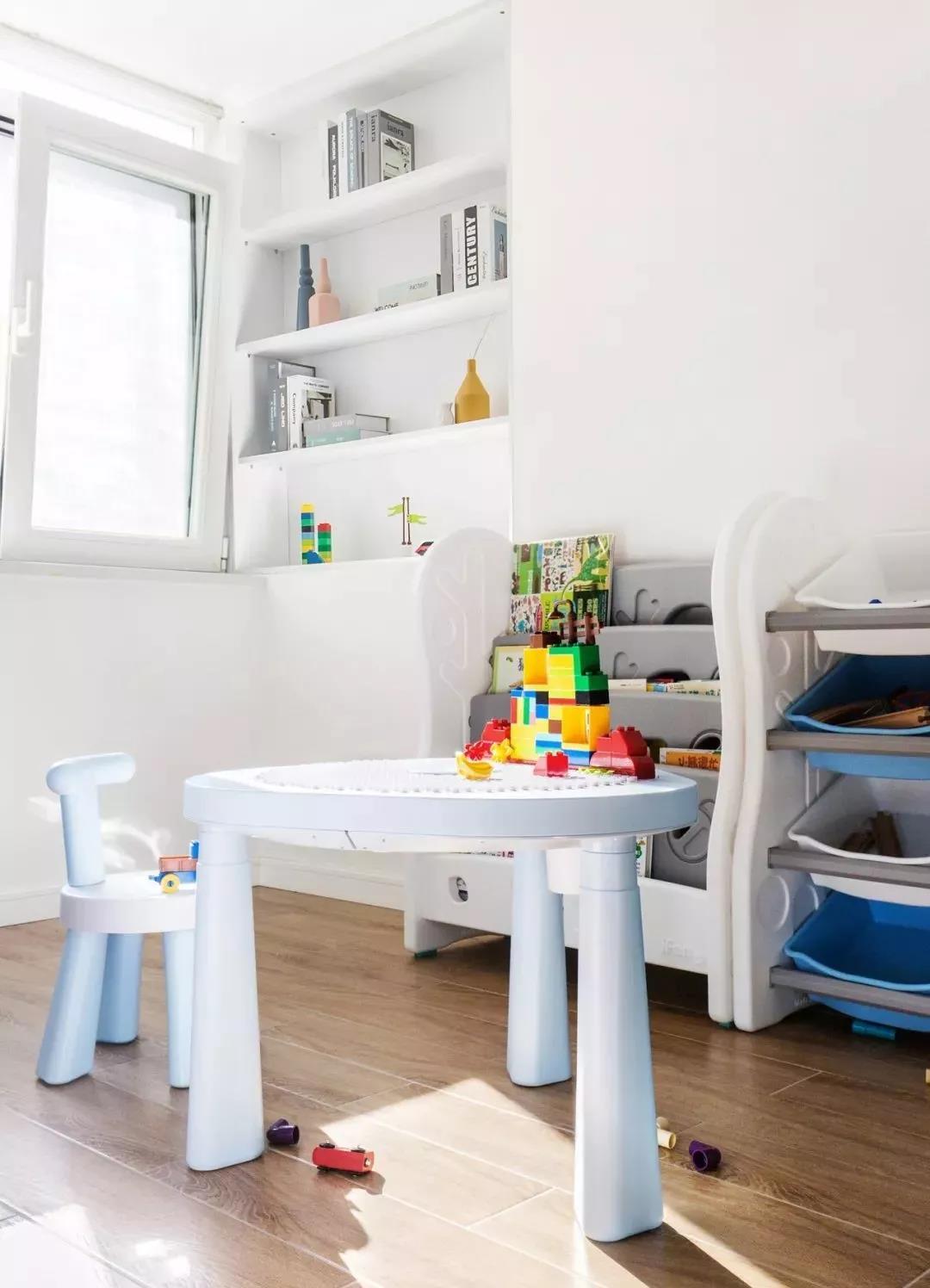 陽臺封進廚房，客廳多出一居，鄰居進門都傻眼了！