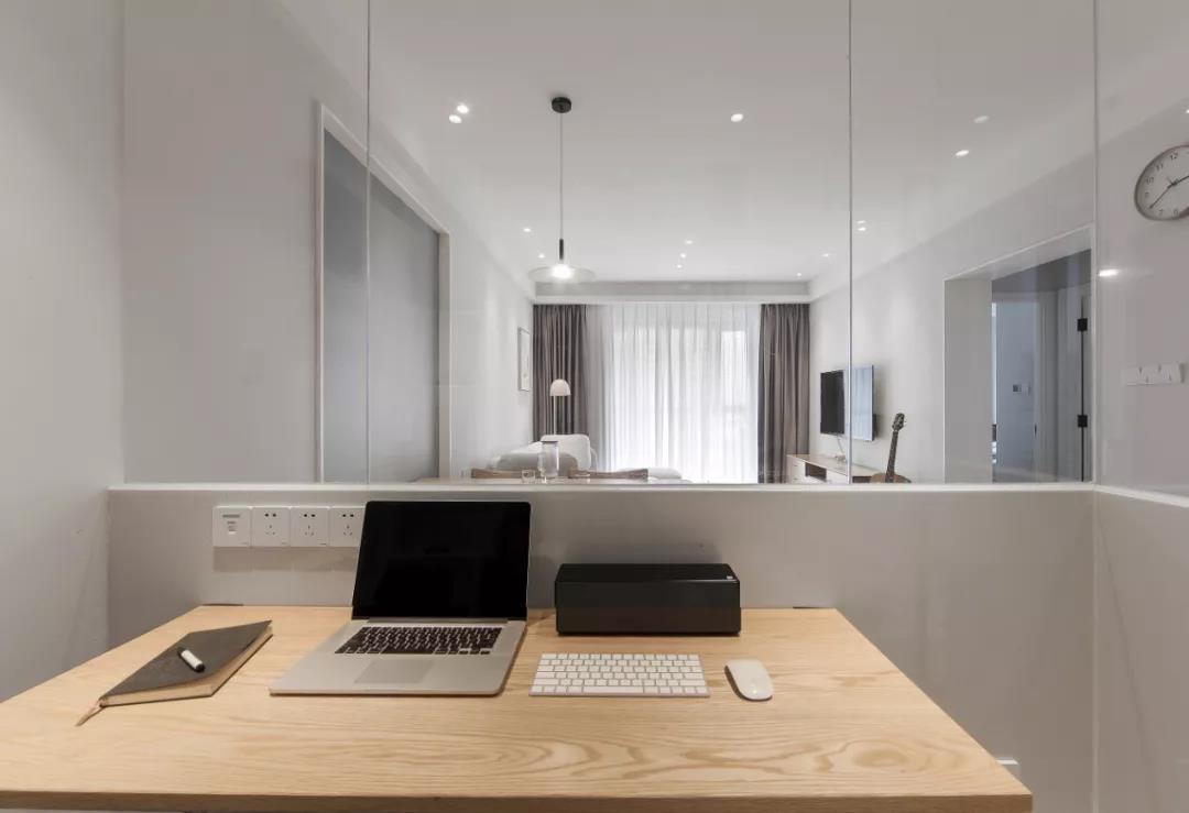 女朋友吵著要在客廳裝書房，起初我不同意，入住后好用哭了