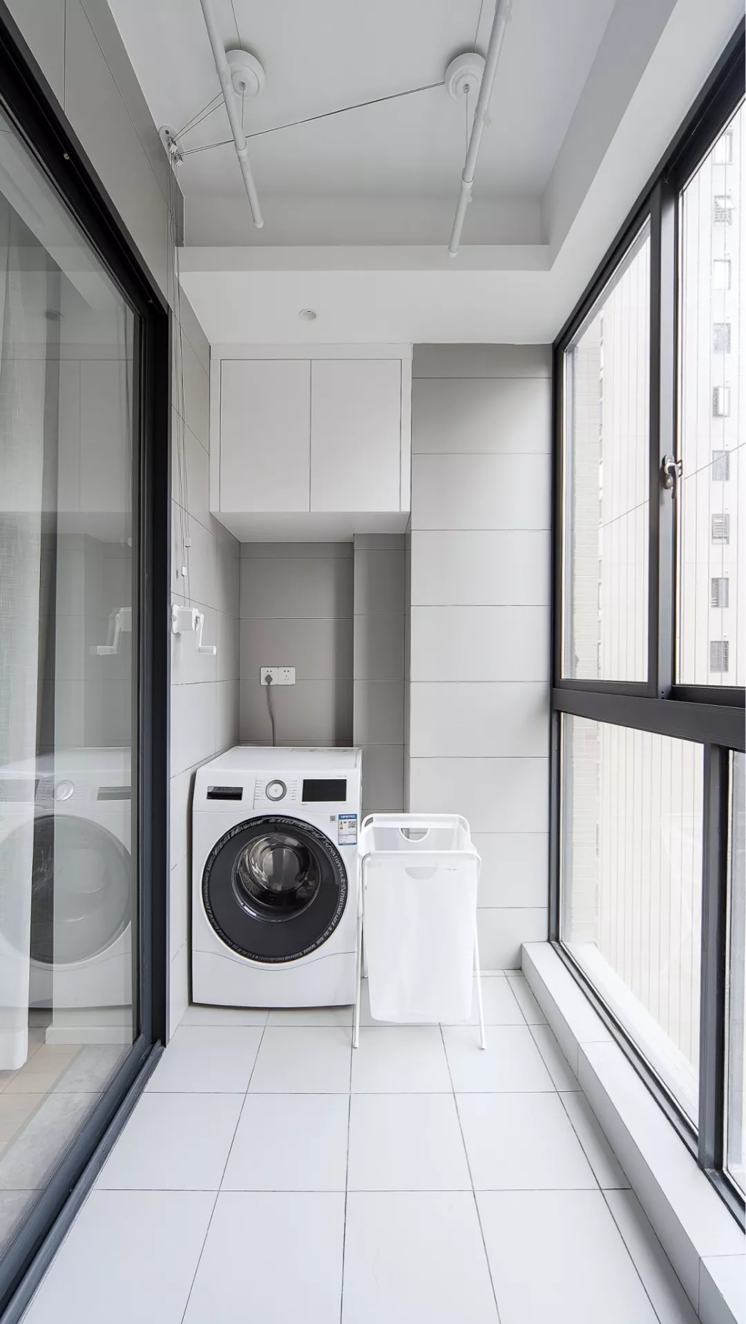 女朋友吵著要在客廳裝書房，起初我不同意，入住后好用哭了