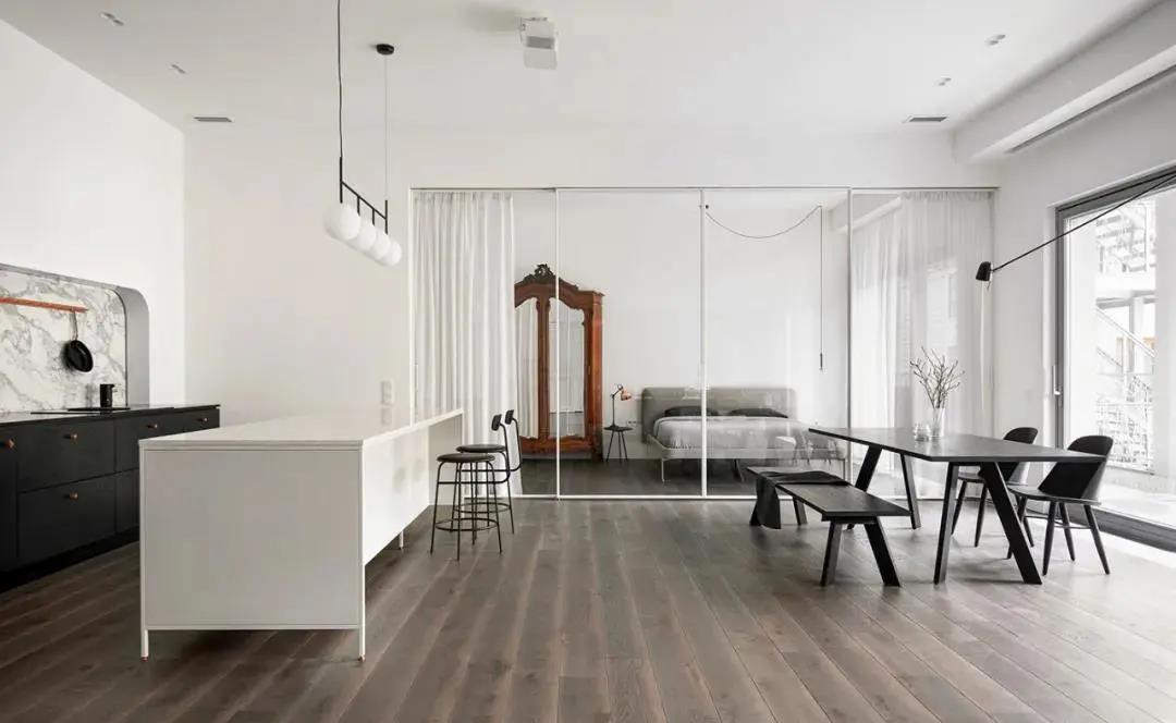 140㎡3居改2居，客廳去電視沙發，這屆年輕人真會玩！