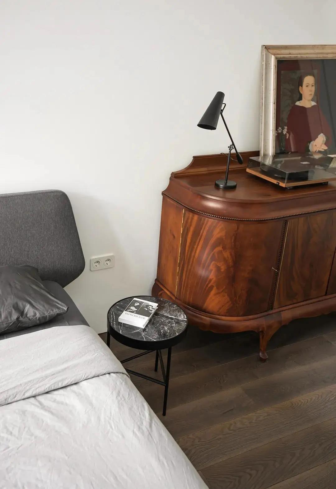 140㎡3居改2居，客廳去電視沙發，這屆年輕人真會玩！