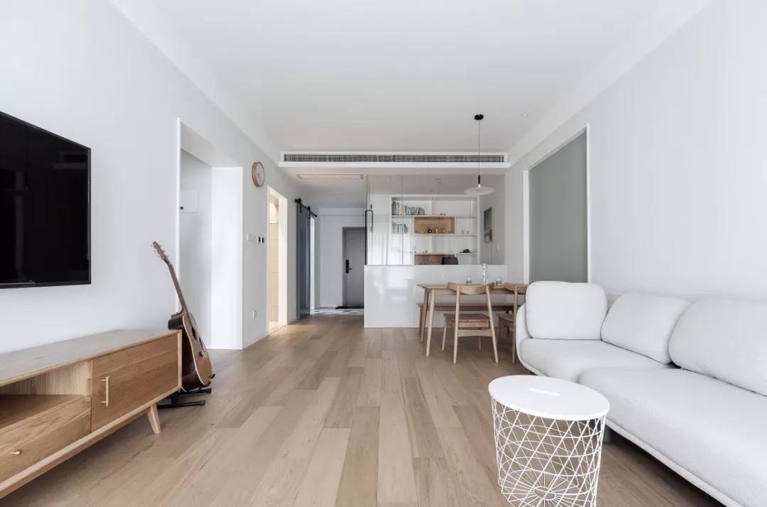 女朋友吵著要在客廳裝書房，起初我不同意，入住后好用哭了