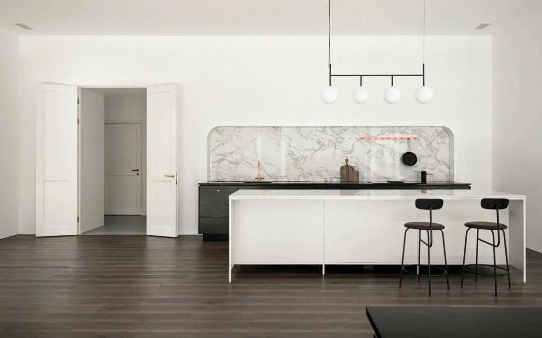 140㎡3居改2居，客廳去電視沙發，這屆年輕人真會玩！