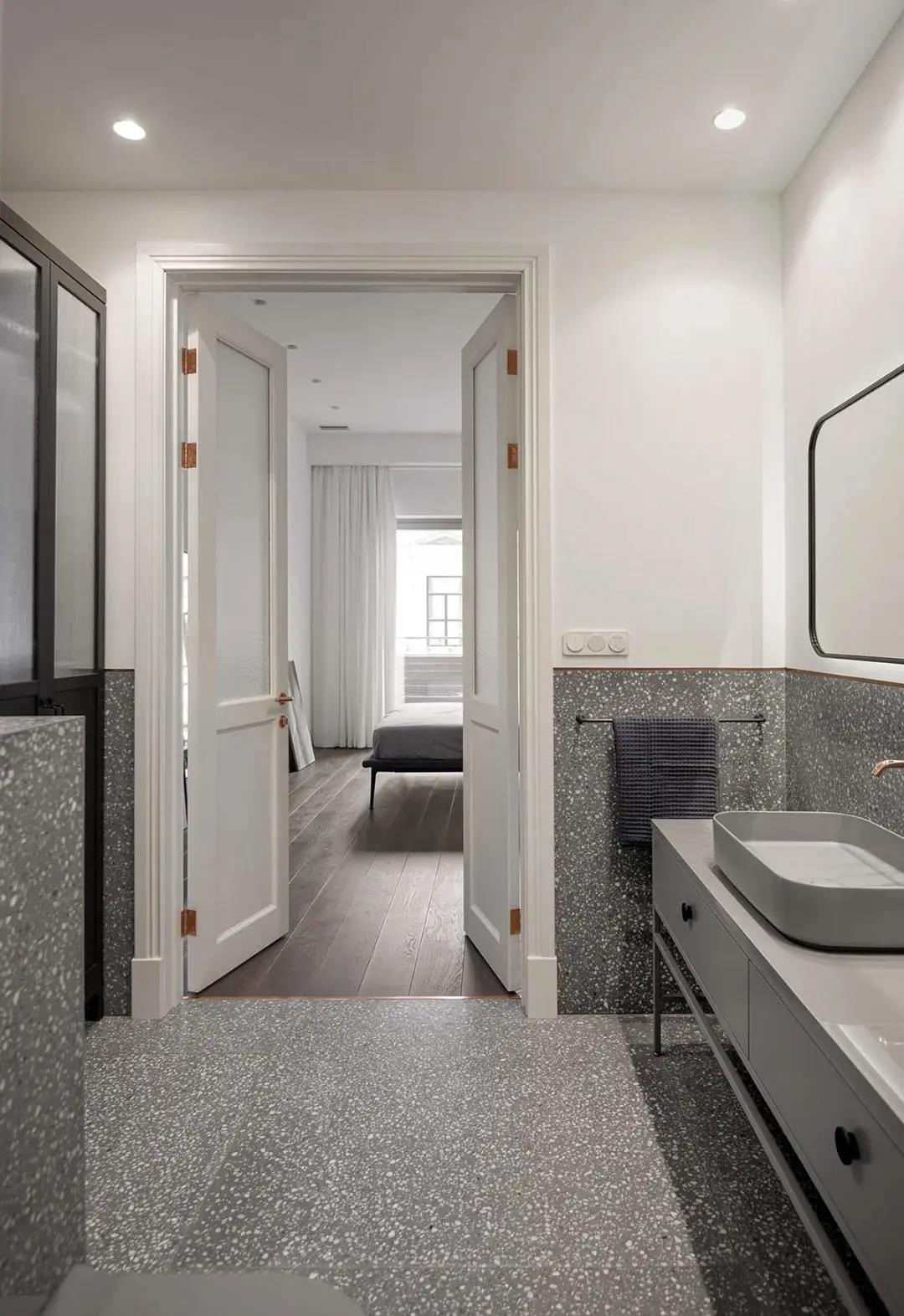 140㎡3居改2居，客廳去電視沙發，這屆年輕人真會玩！